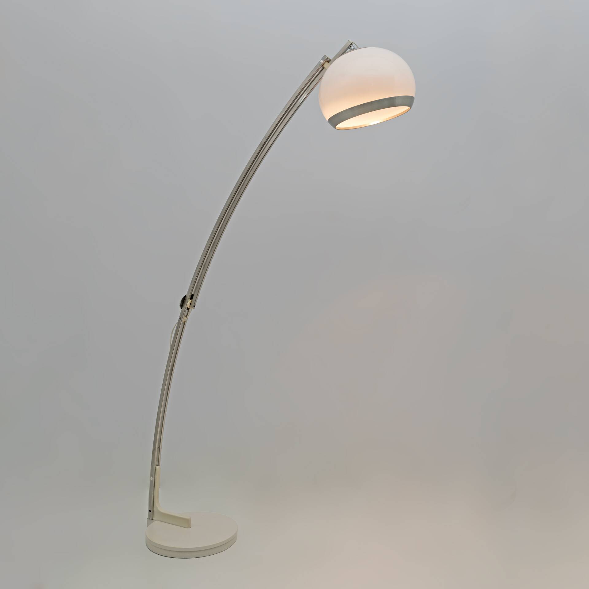 Goffredo Reggiani Modern Italian Extendable Arched Floor Lamp, 1970