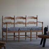 Sofa / Sculptural Danish modern three-seater Scandinavian bench, made by Hans Dau, 1950s.