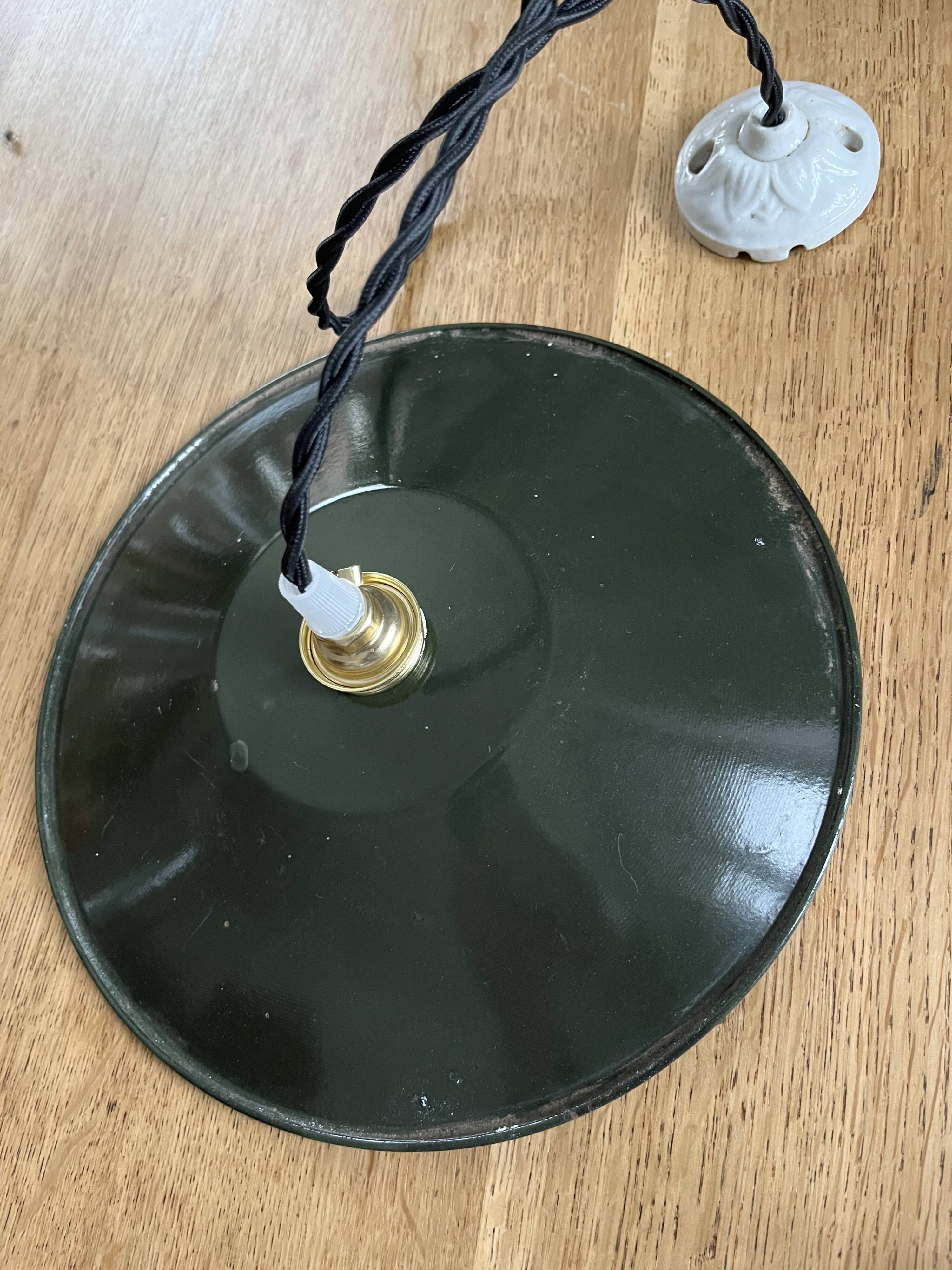 Vintage enamelled tin suspension