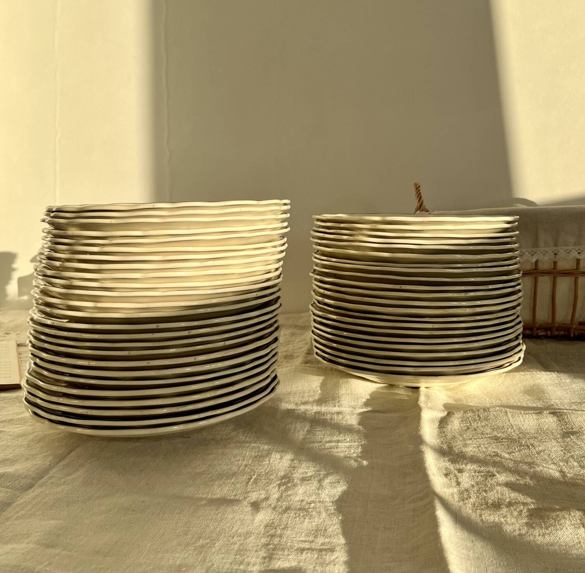 Service Vaisselle 18 Pièces ECHTWERK Nerea - 6 Assiettes Plates, 6 Creuses, 6 Desserts En Grès Pastel