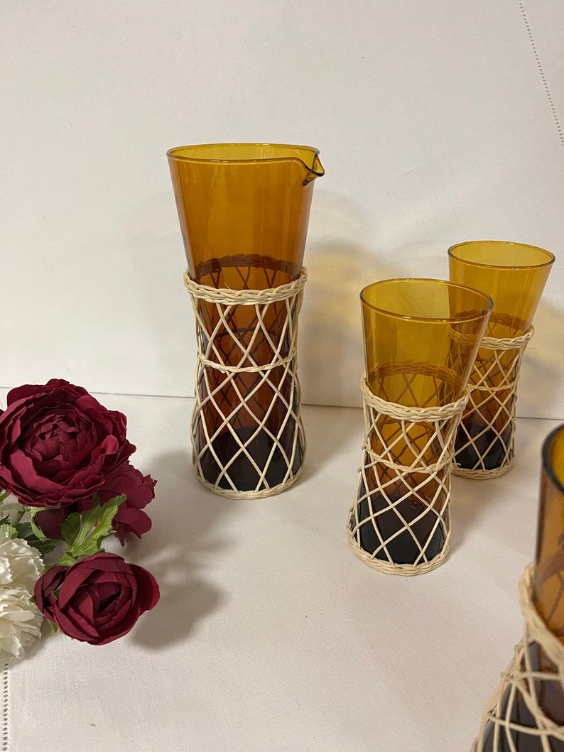 Service à orangeade verre ambré et rotin année 60