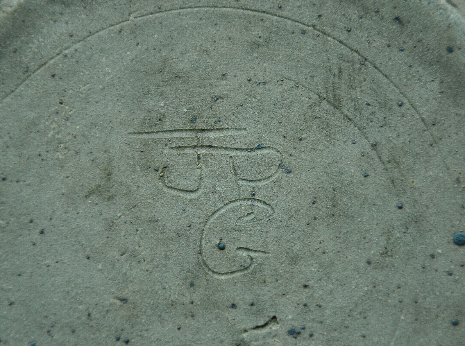 Vase ball onion in pyrity sandstone signed