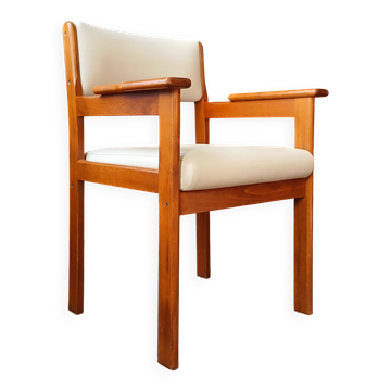 Fauteuil dlg André Sornay, hêtre massif teinté & skaï beige. 1980