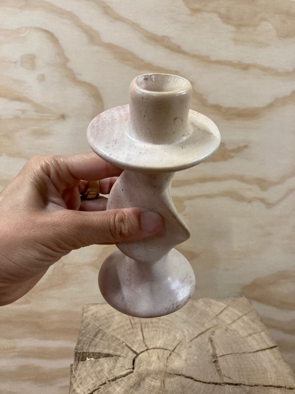 Bougeoir en albâtre rose