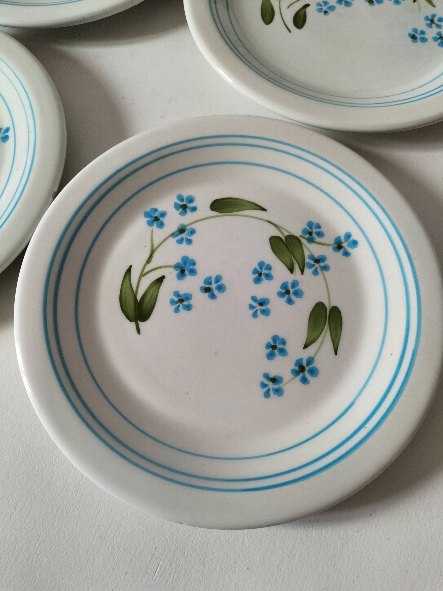 6 vintage Italian Quadrifoglio dessert plates with forget-me-not decoration.