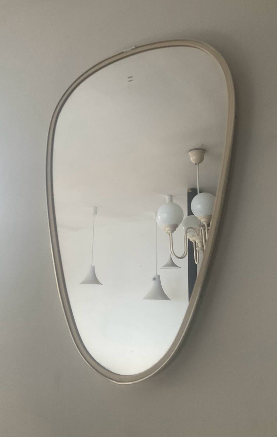 Asymmetrical free-form mirror from the 60s-70s