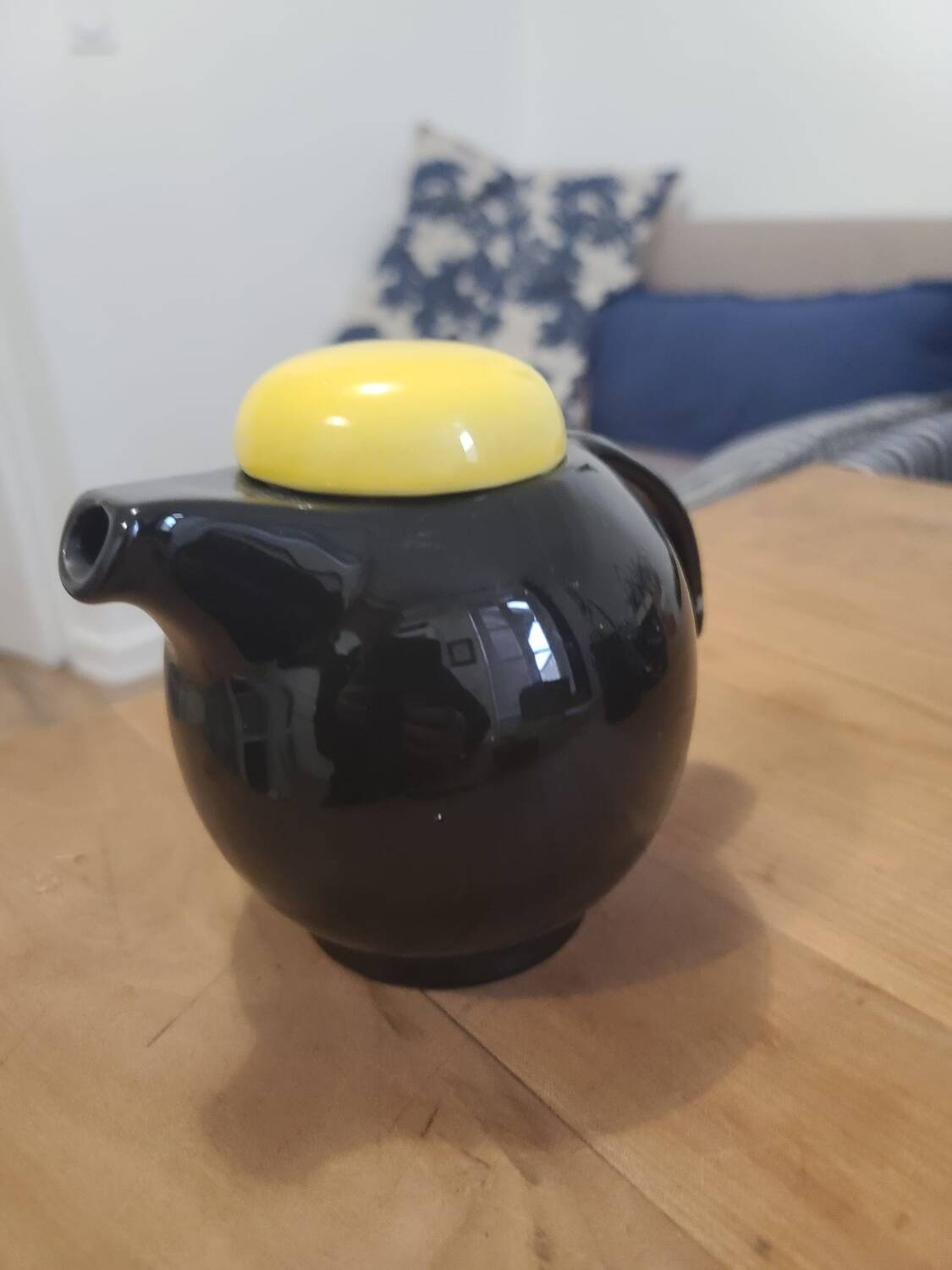 Théière en Céramique Noire et Jaune Design