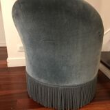 Fauteuil crapaud en velours bleu capitonné napoleon