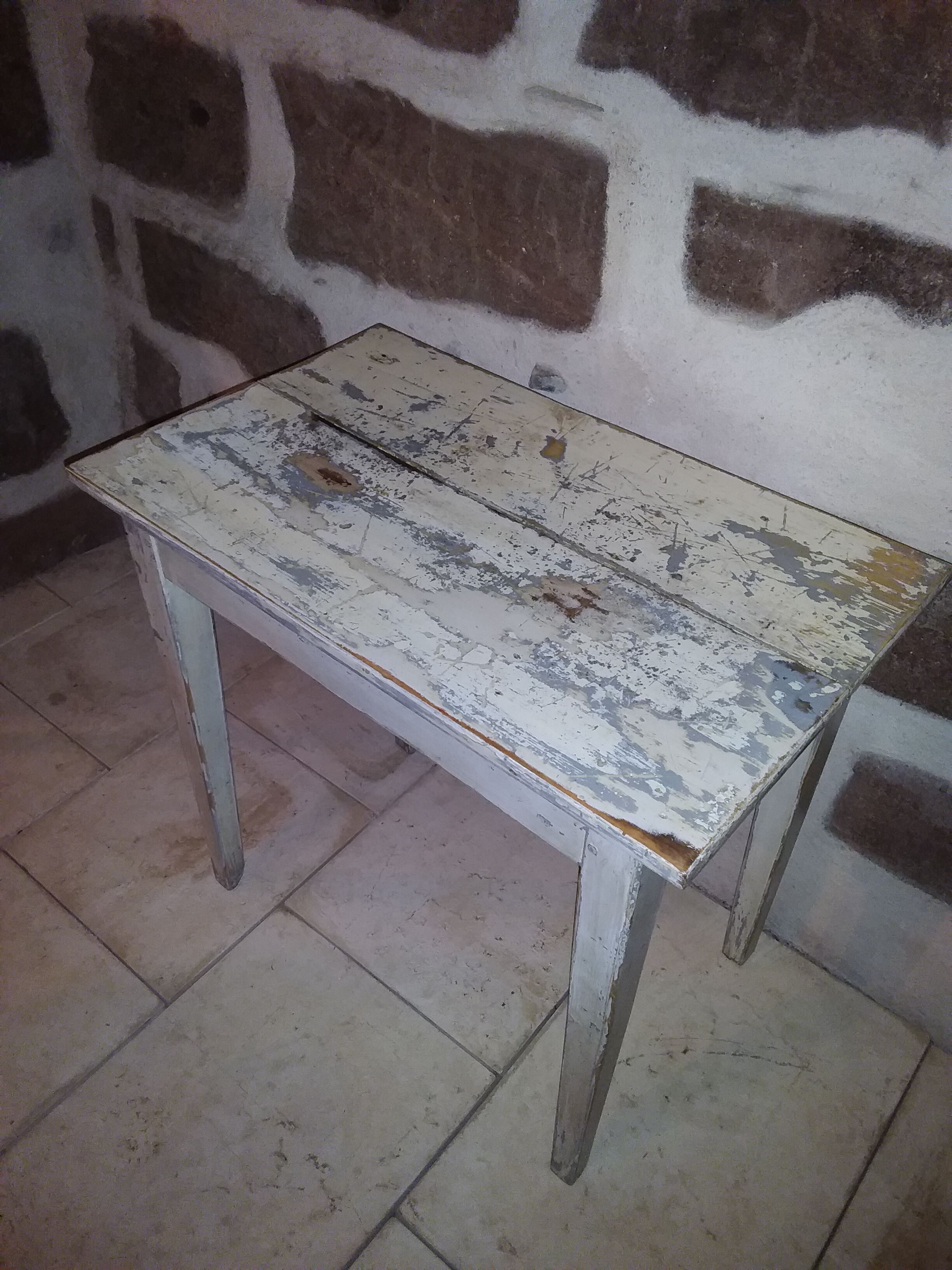 Farm table
