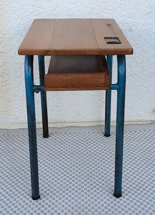 School desk table