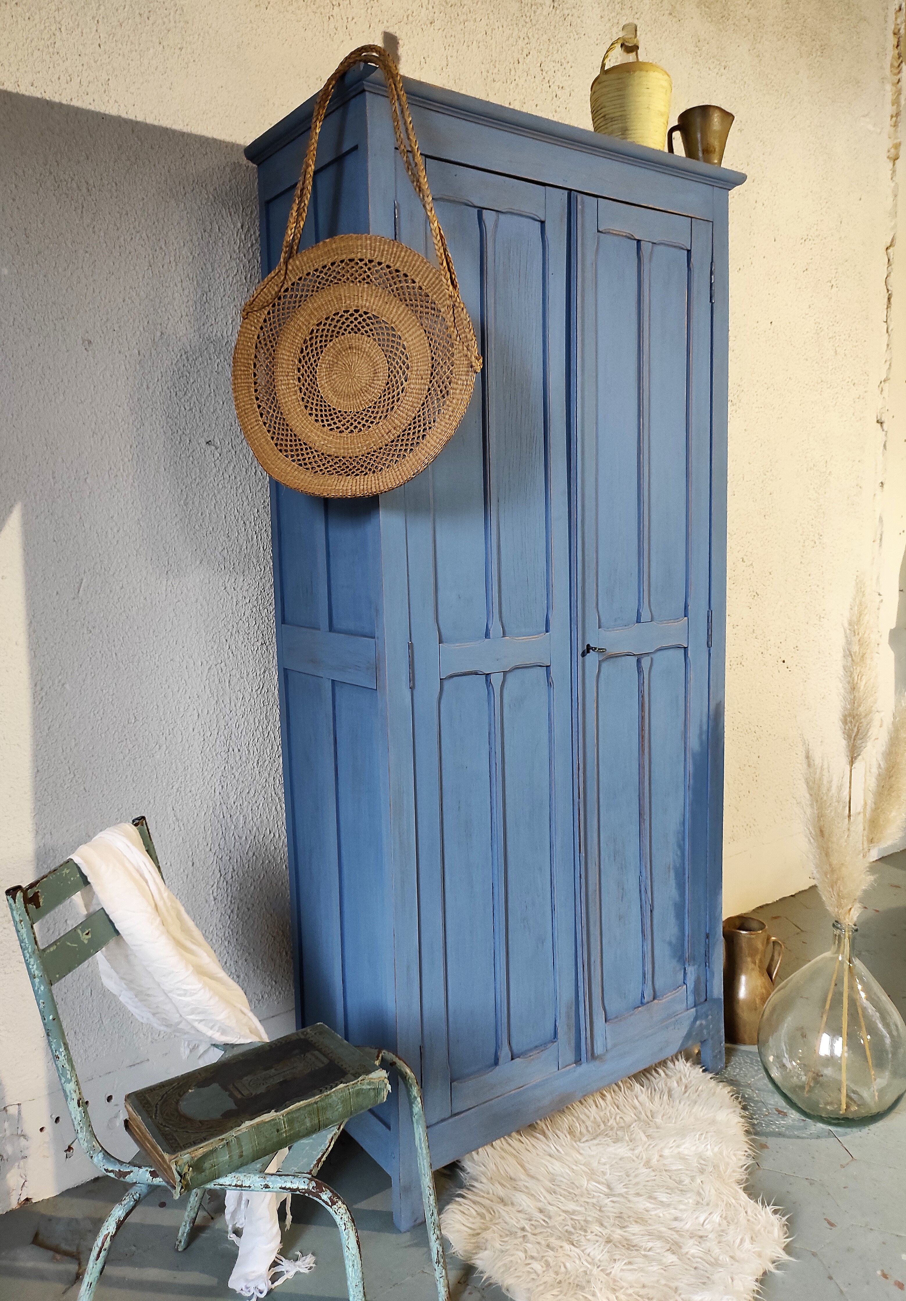 Armoire parisienne