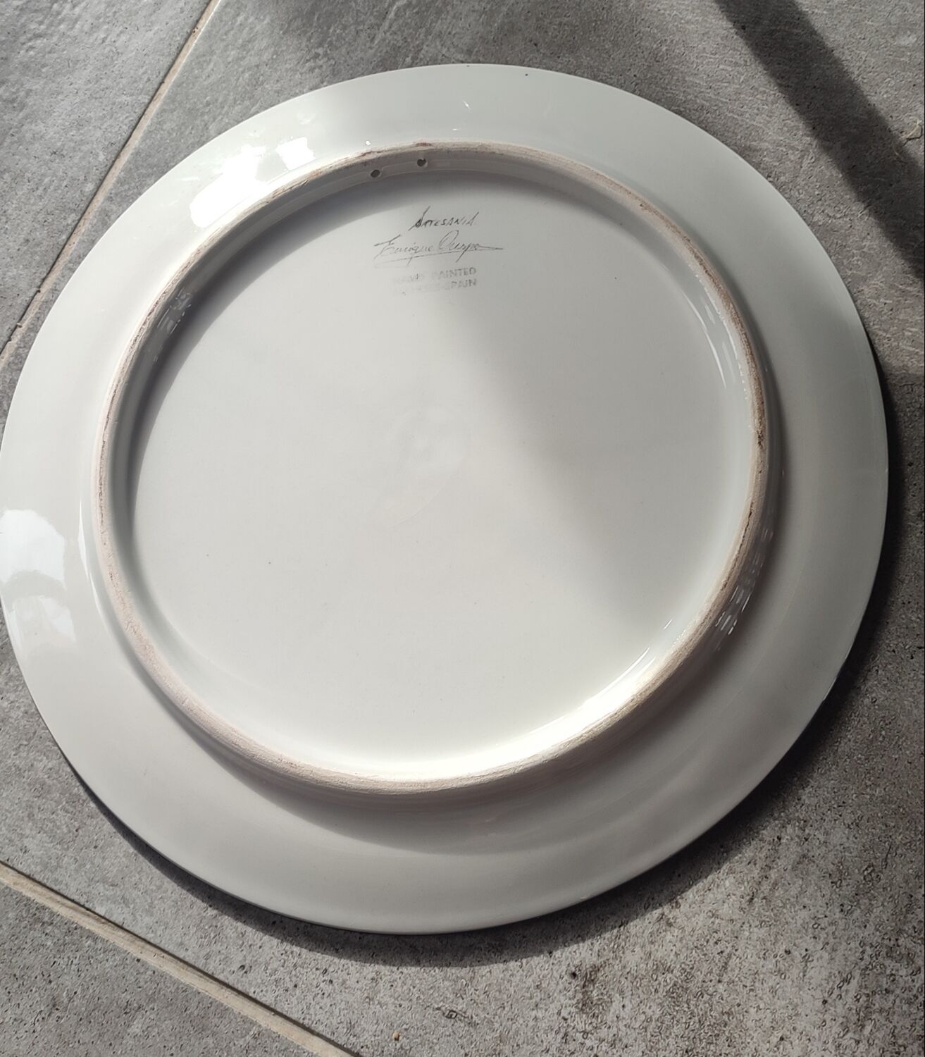 Large wall plate in majolica signed by Enrique Crespo, Artesania years.