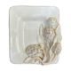 Plat barbotine motif artichaut signée Chaumette