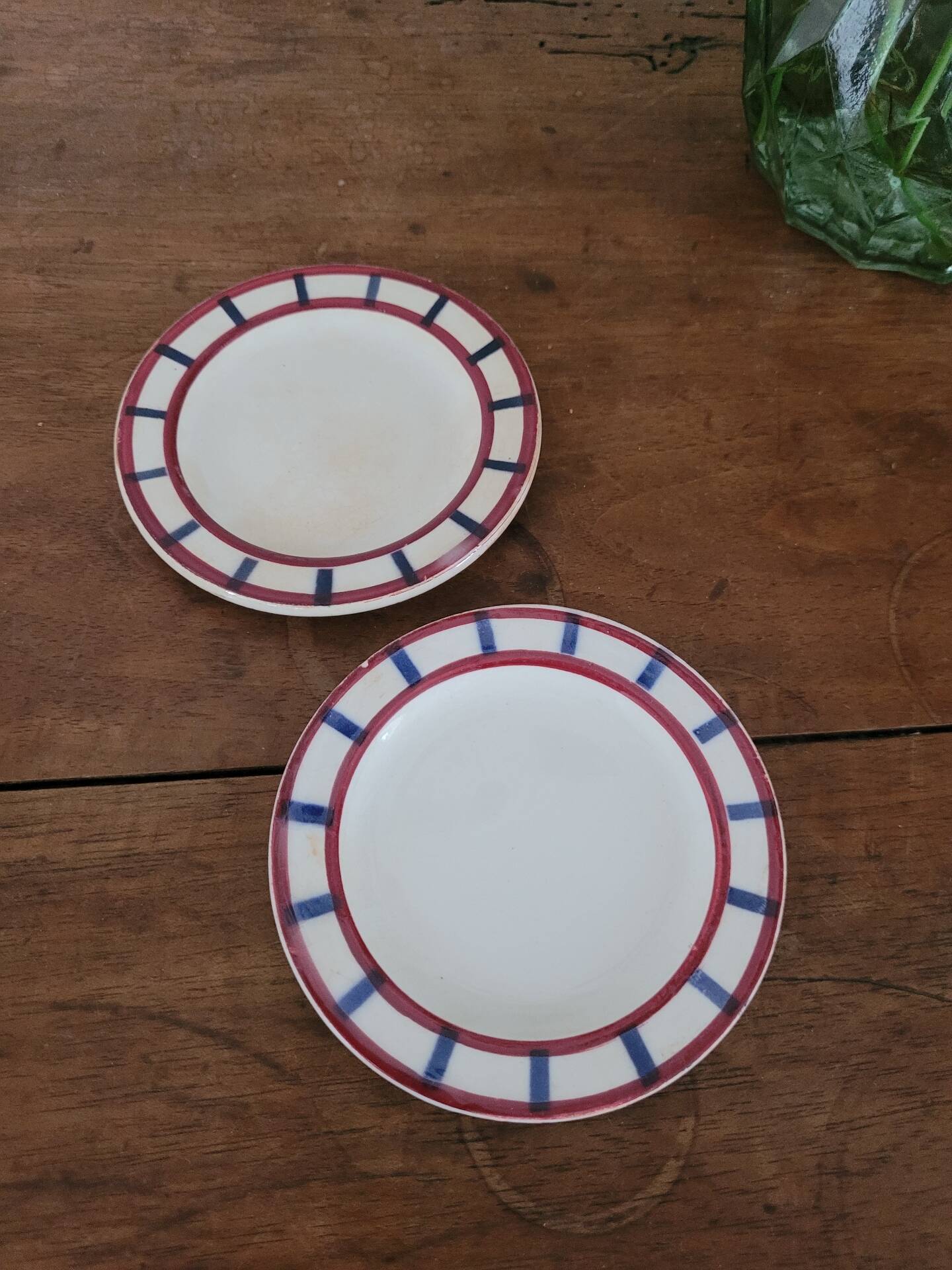 Two very small Béarn HBCM plates.