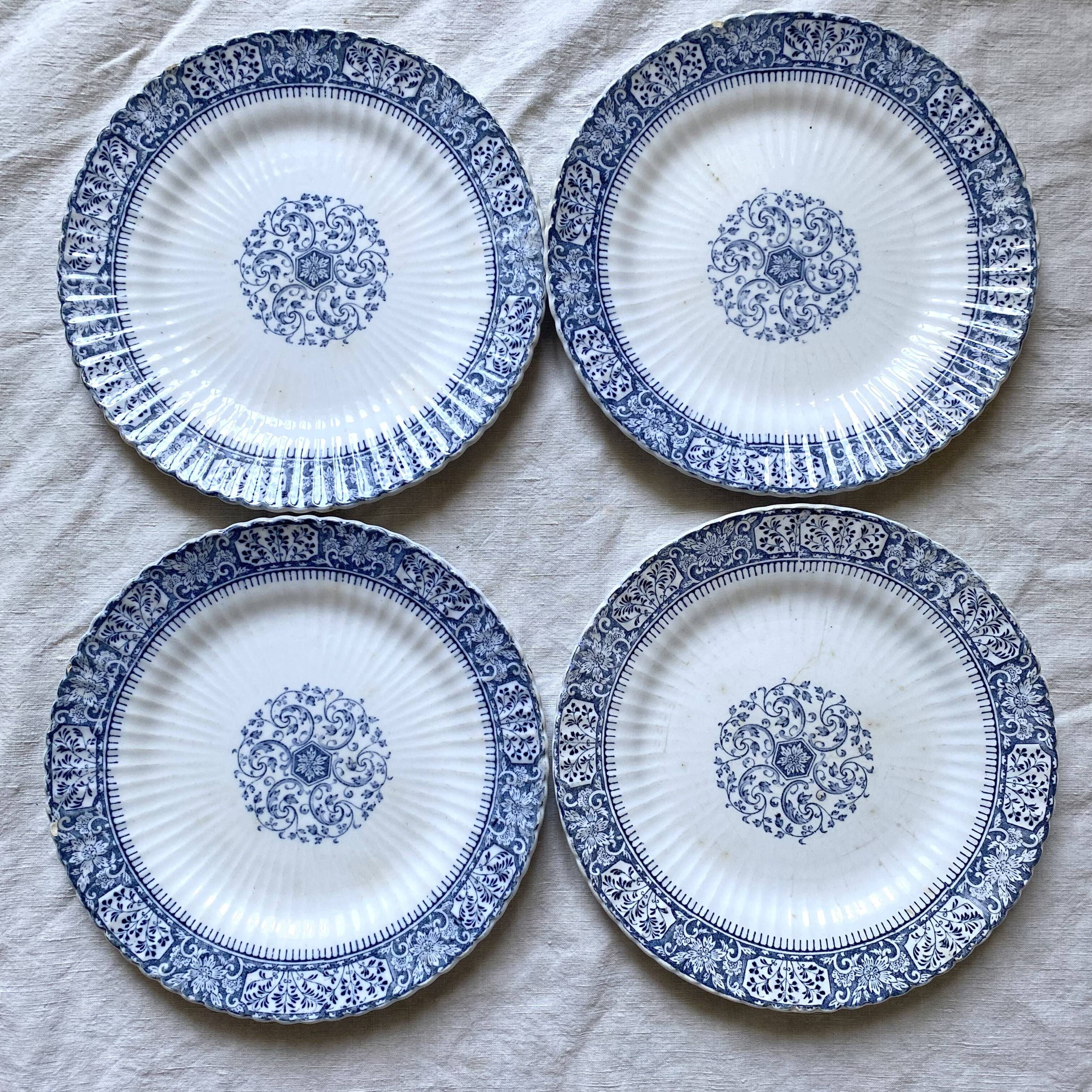 Sarreguemines ironstone dessert plates, "Embroidery" model