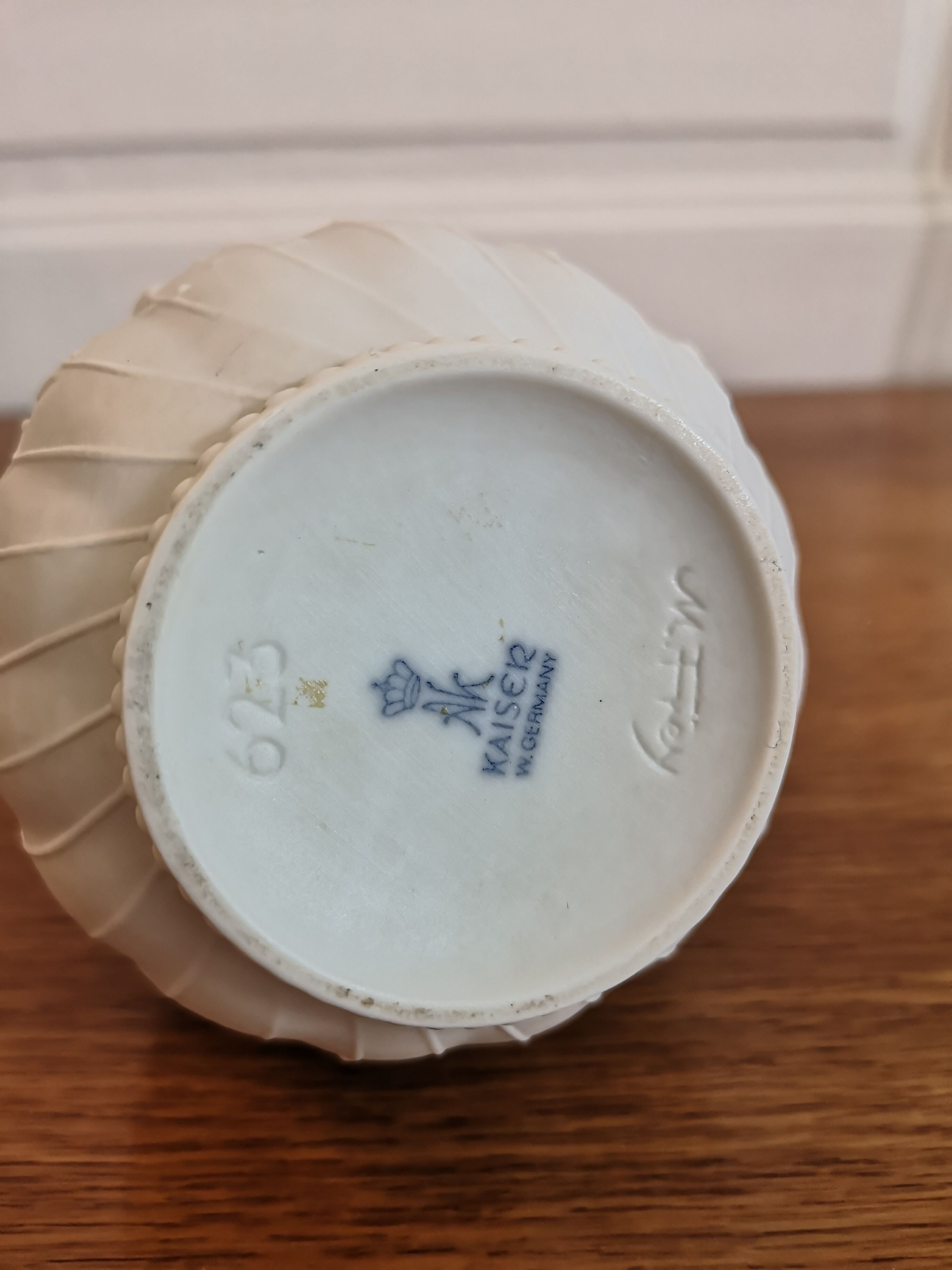 Vase en porcelaine biscuit Mr Frey pour AK Kaiser Selency