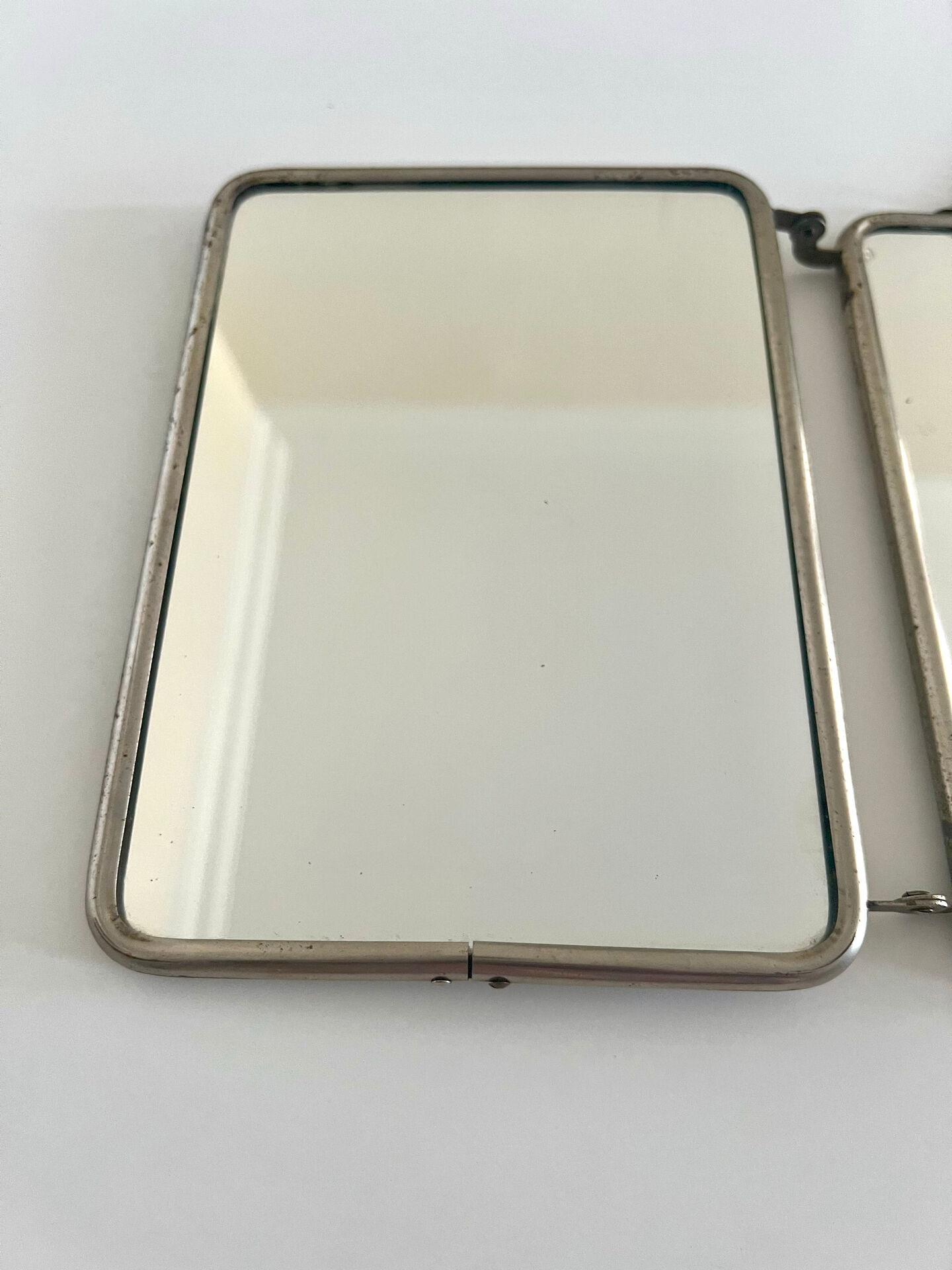 Antique Art Deco triptych barber mirror from the 1920s/30s – leather covering o