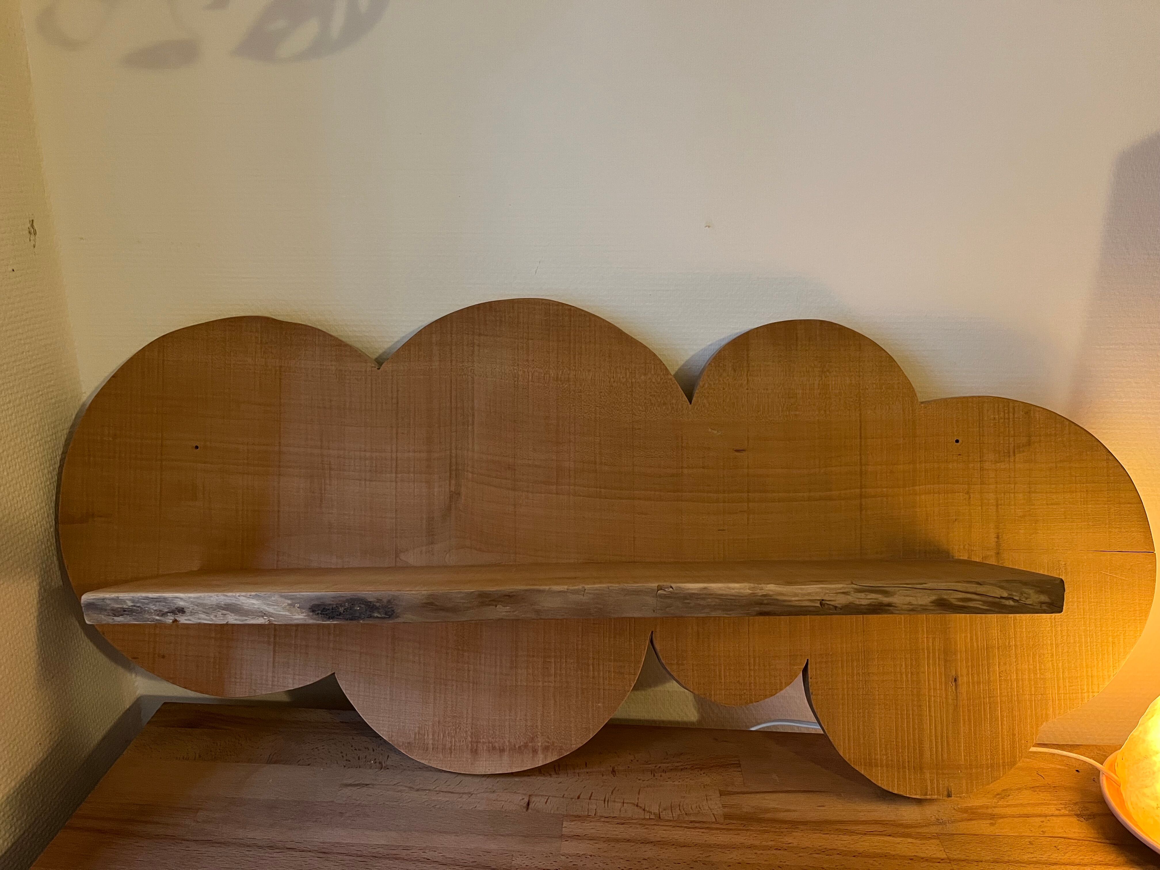 Cloud-shaped shelf made of solid wood