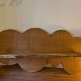 Cloud-shaped shelf made of solid wood