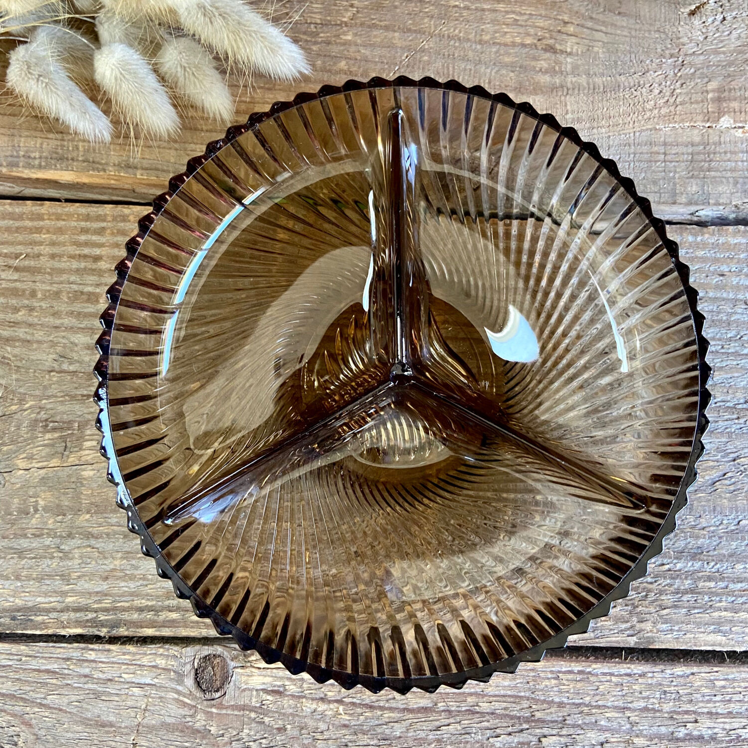 Plat en verre fumé vintage