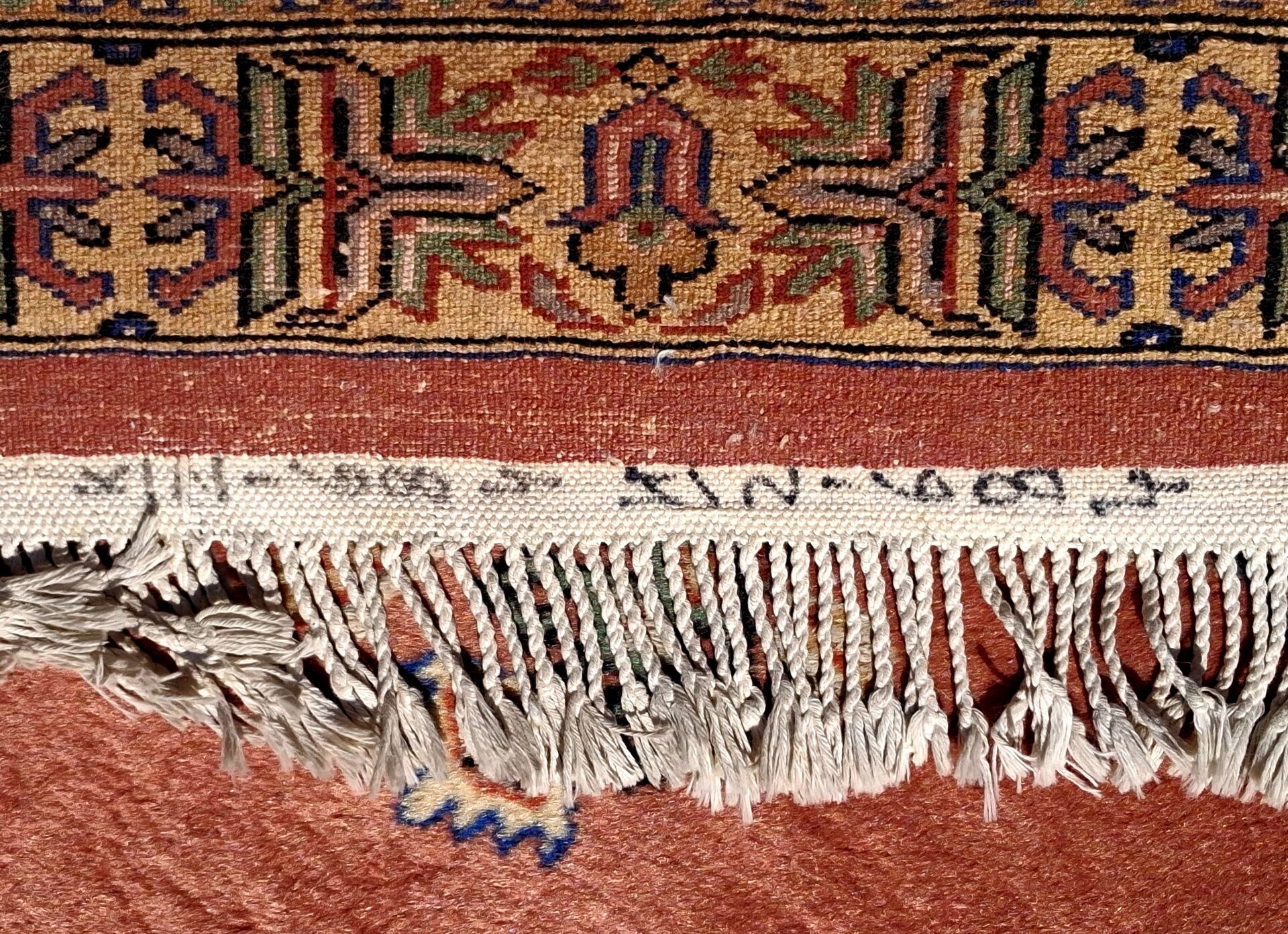 Tapis d'orient, grande taille 285 x 185 cm, signé