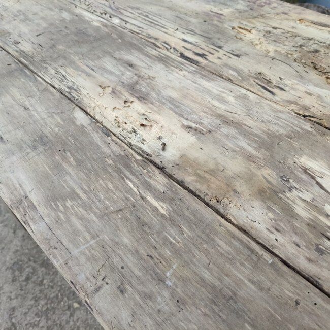 Table de ferme longue et étroite