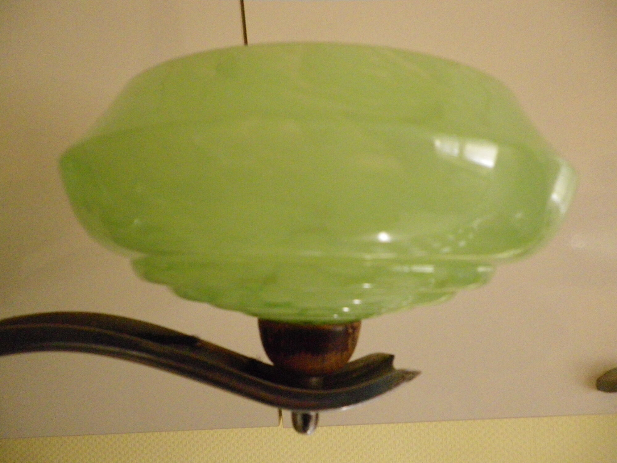 Lustre en opaline des années 1960