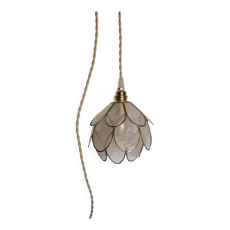 Mother-of-pearl flower in portable lamp or suspension