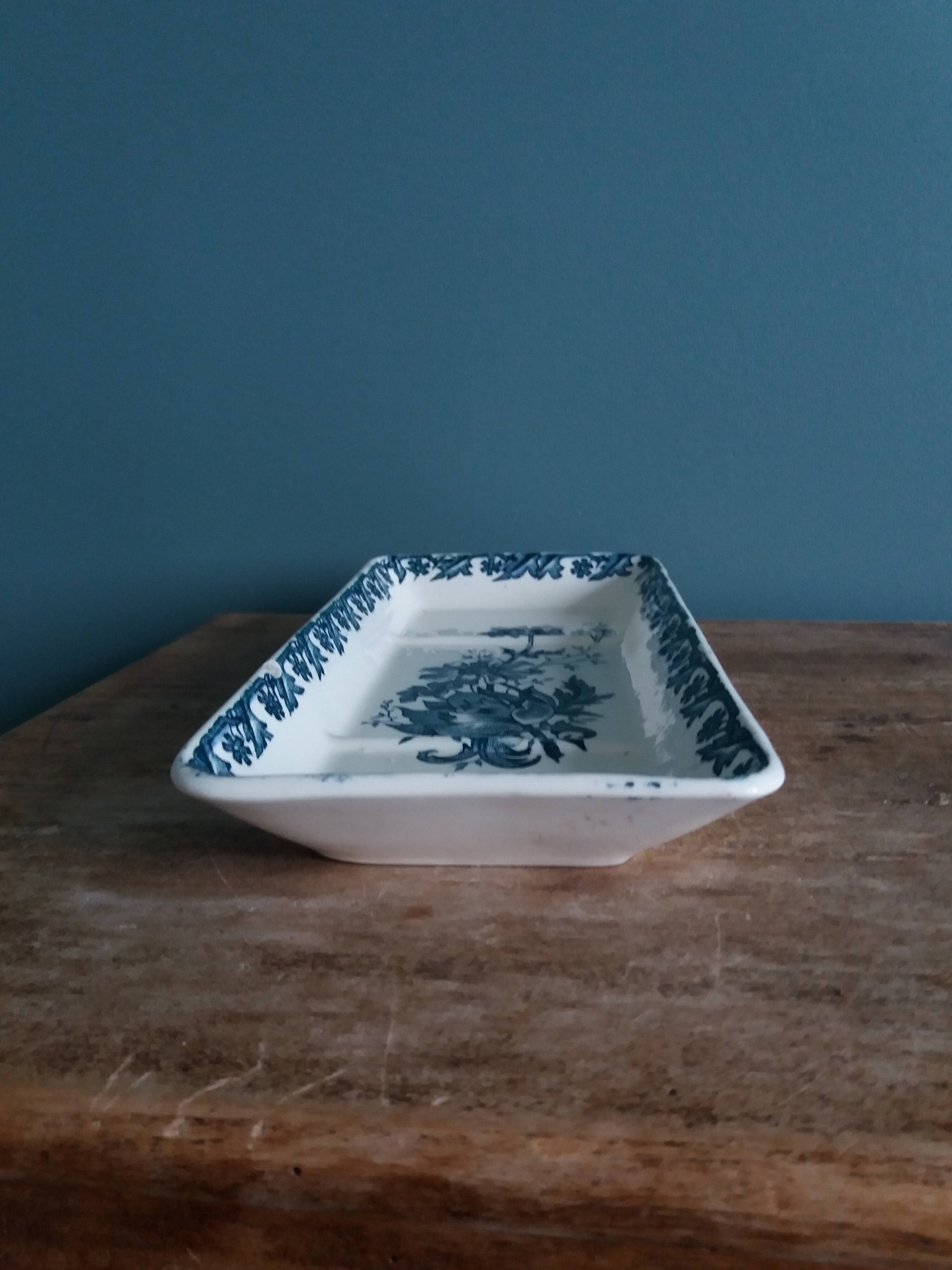 Saint Amand Terre de fer soap dish pocket with blue Anemone decor