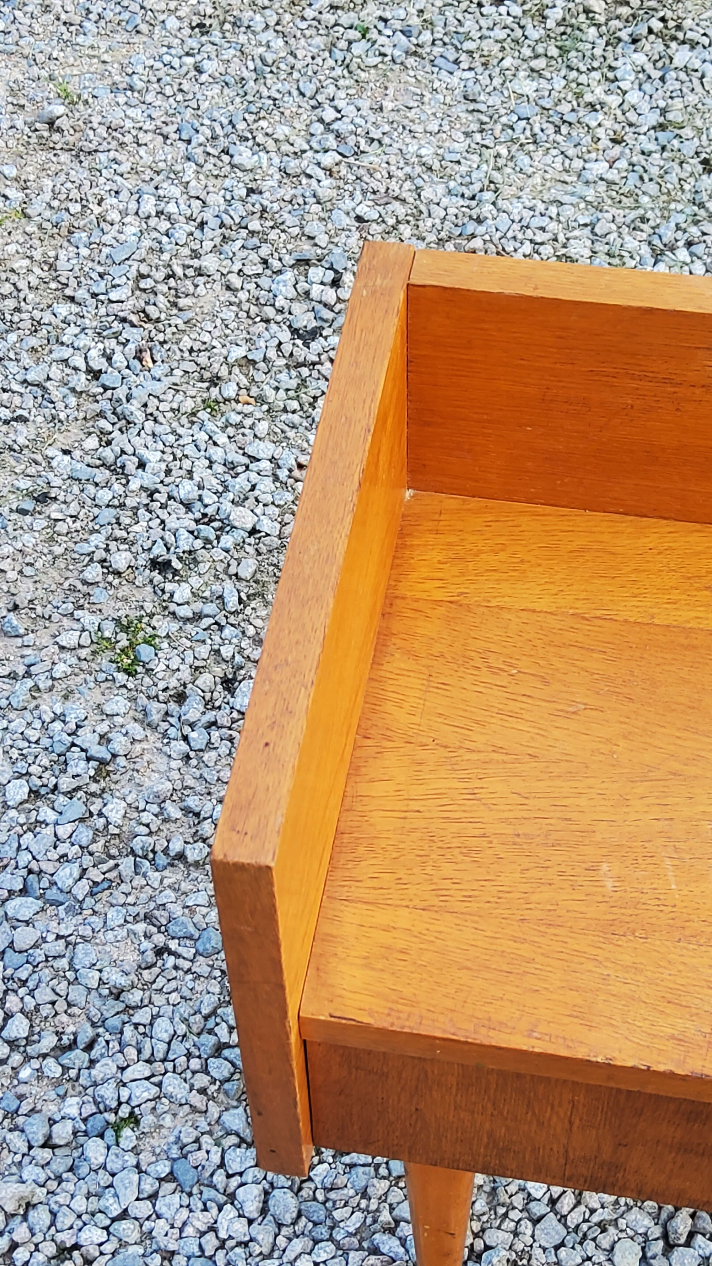 Vintage bedside table of the 50s in blond oak bobbin feet