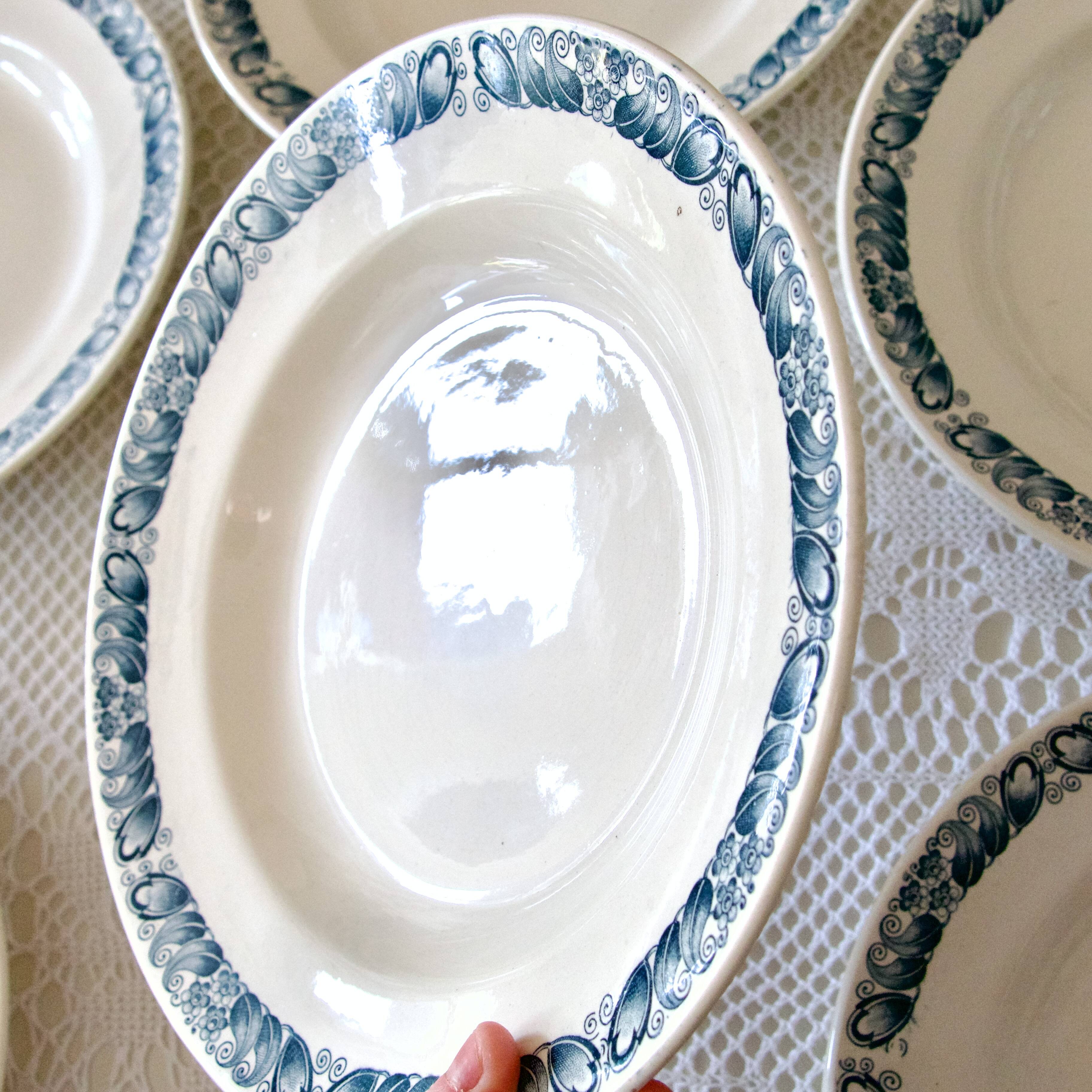 9 assiettes anciennes Longchamp terre de fer bleue "Marcel"