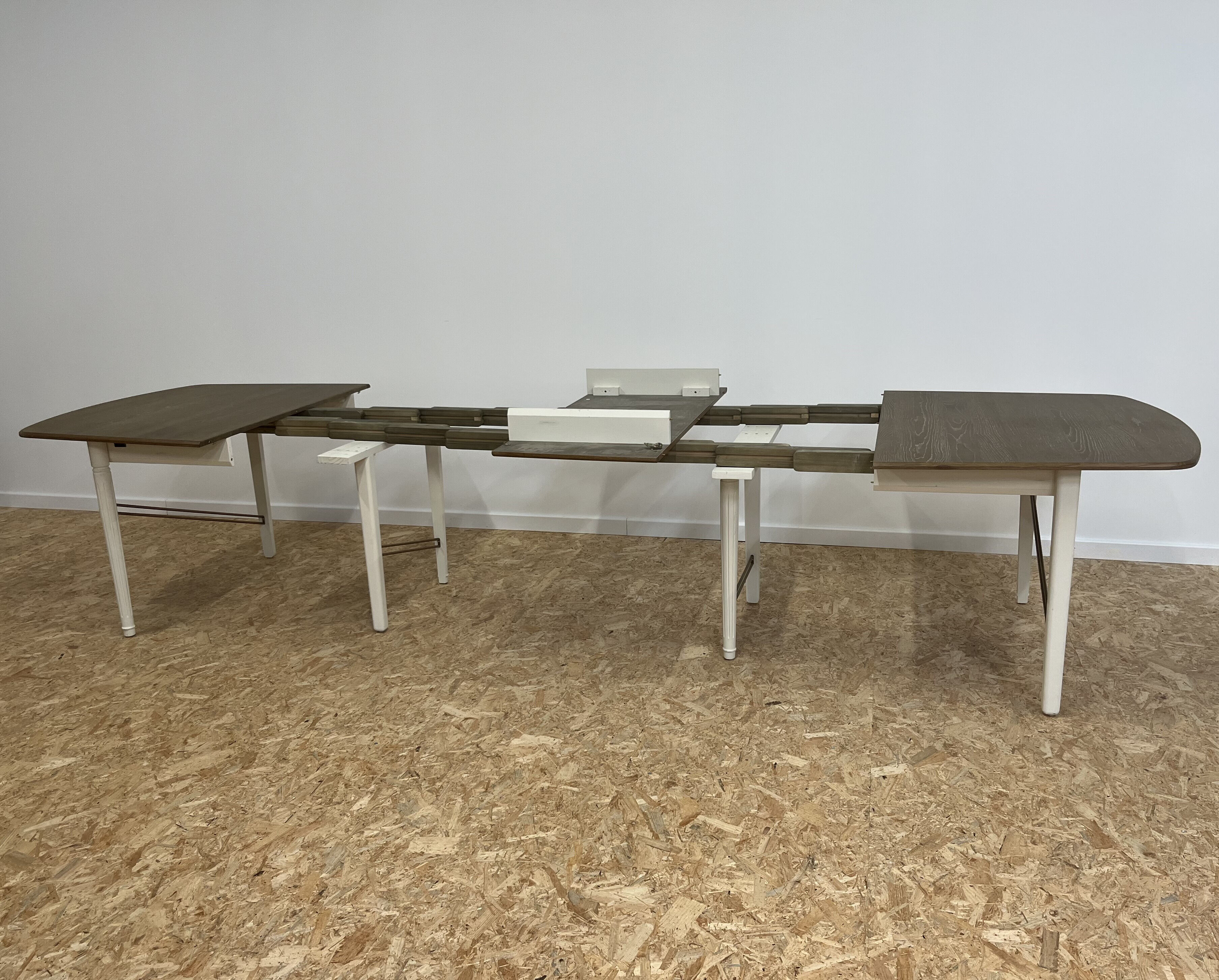 Extendable wooden dining table, white legs, 16/18 covers