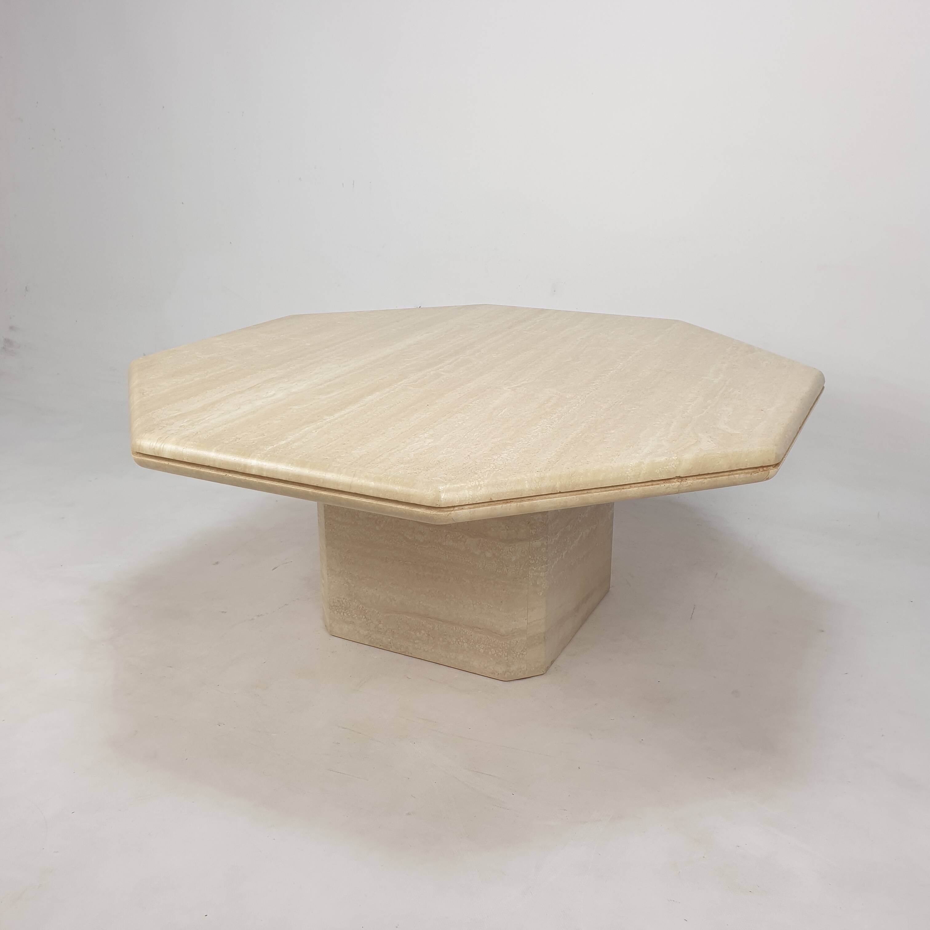 Table Basse Octogonale italienne en Travertin, 1980s