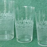Ensemble 15 anciens verres en cristal gravé