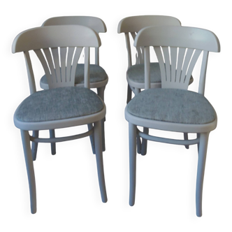 Suite de 4 chaises de bistrot vintage années 1970, sublimées en gris perle.