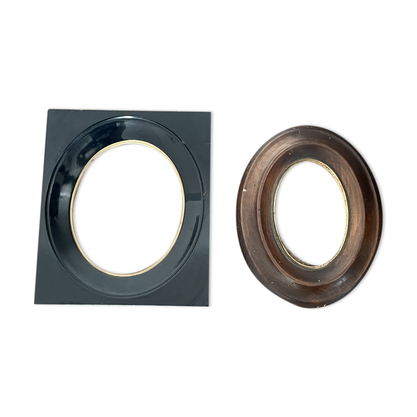 2 oval frames from the 19th century