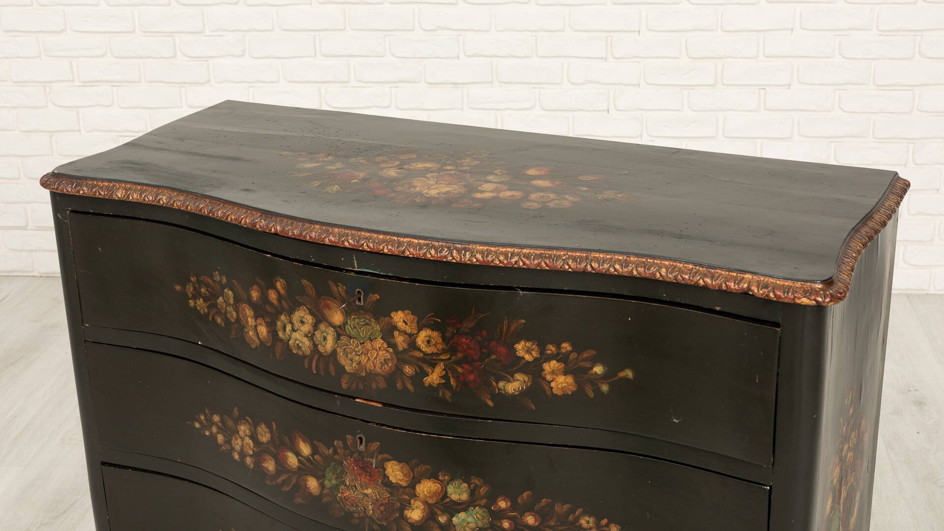 Green chest of drawers with floral decorations