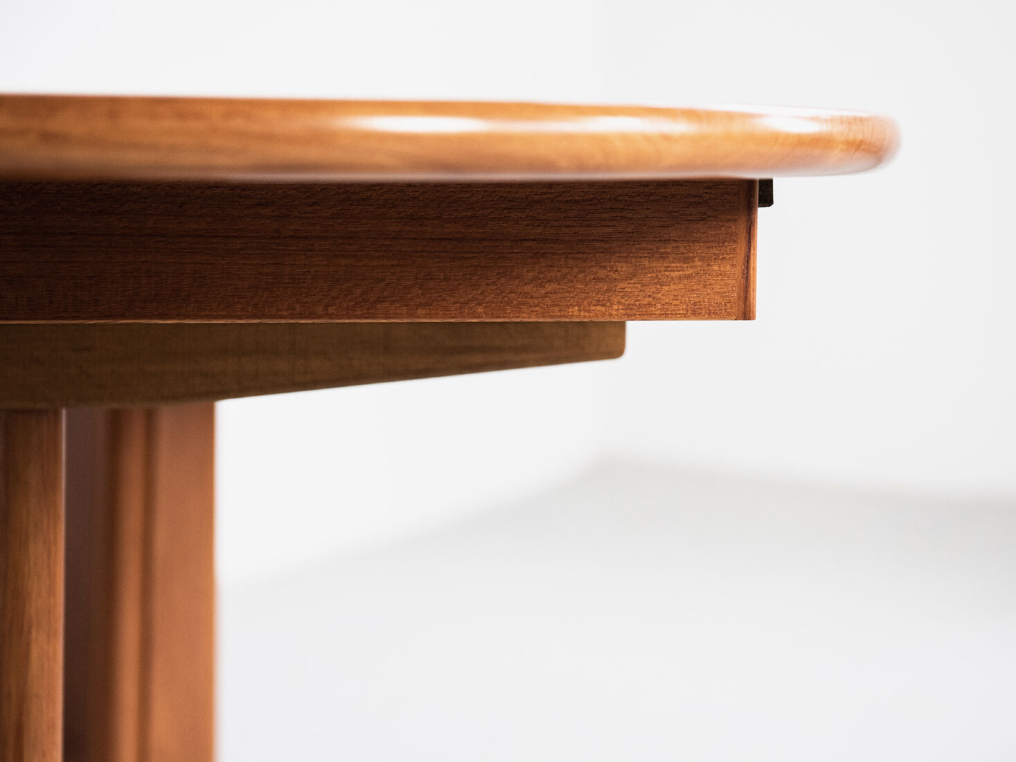 Table ovale danoise en teck avec 2 extensions