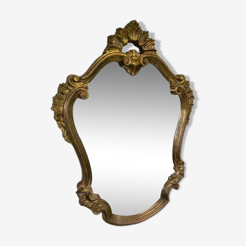 Grand miroir doré style baroque.