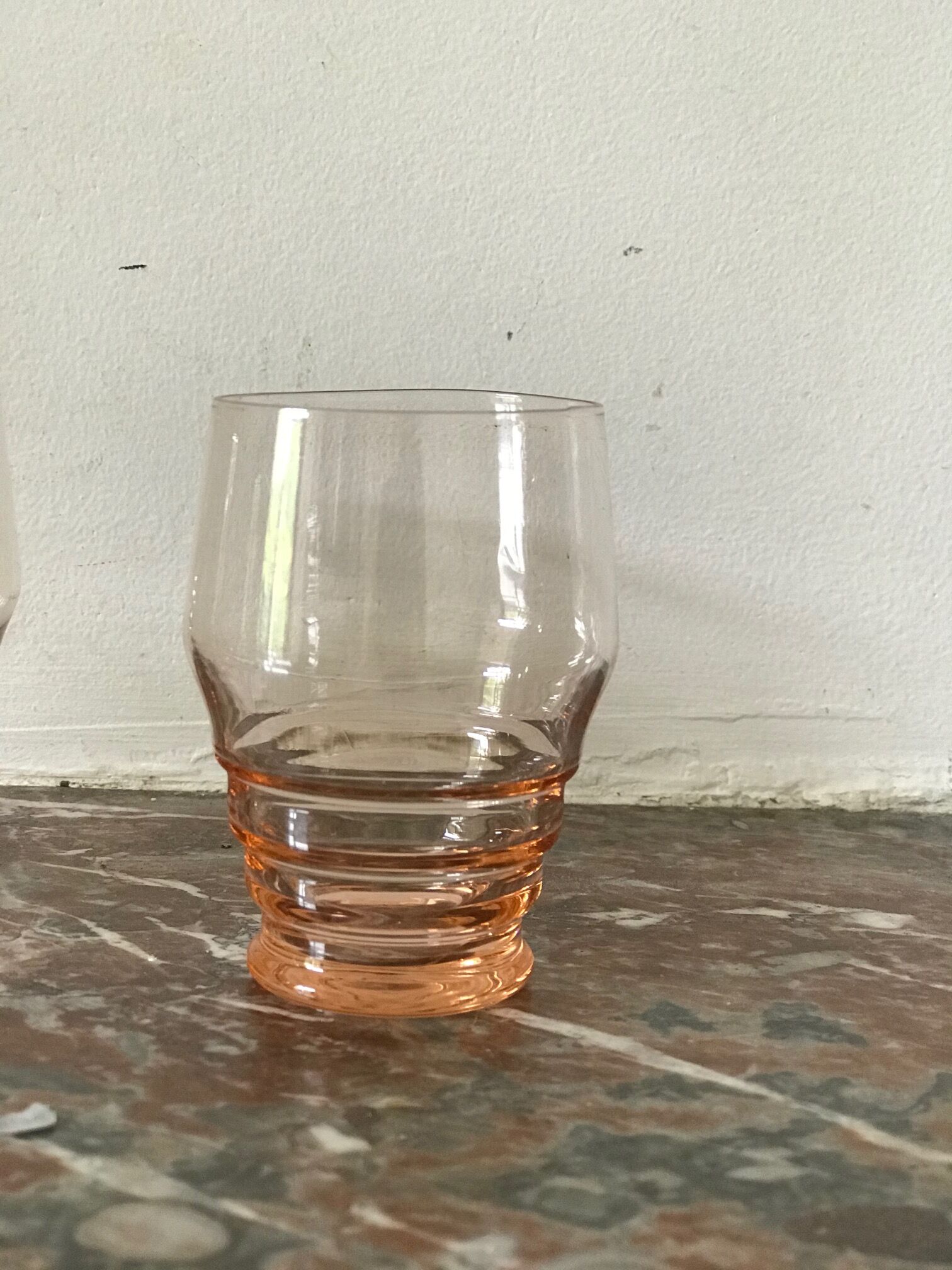 Set of 4 art deco pink tinted glasses