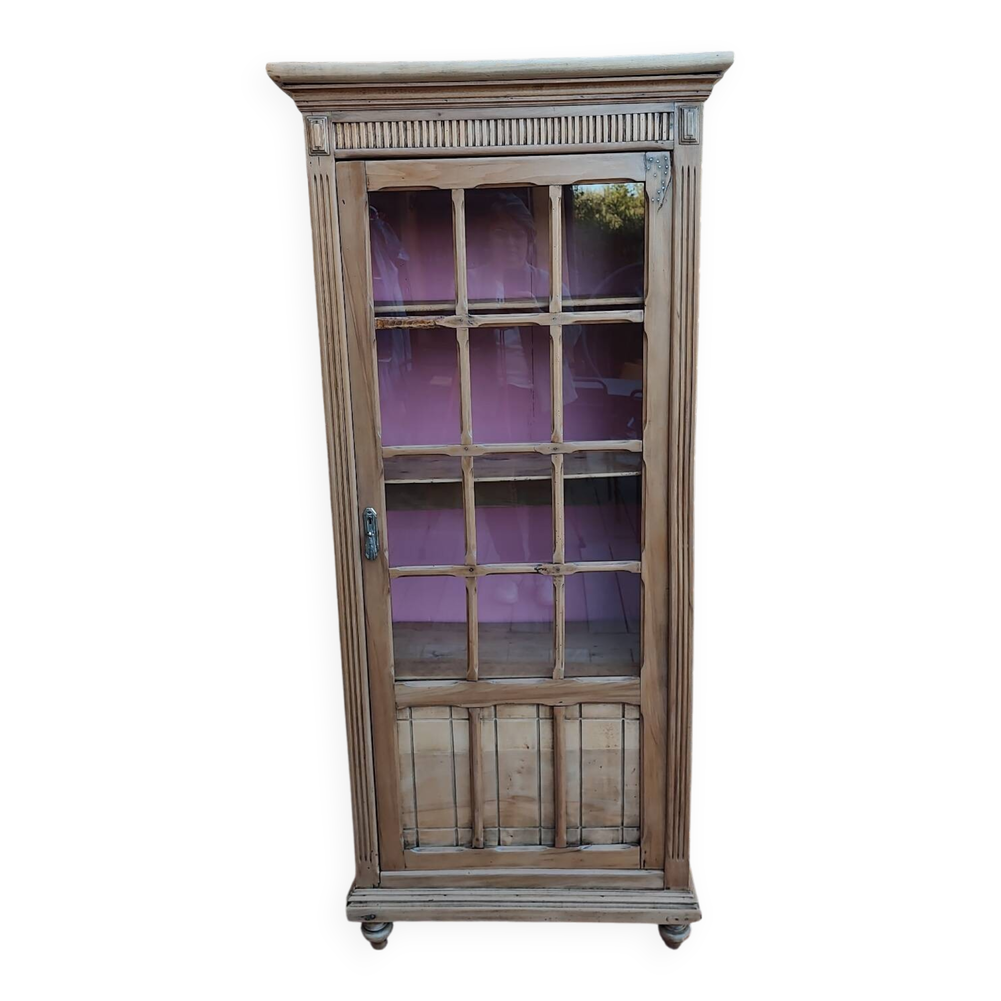 Parisian showcase - pink flamingo