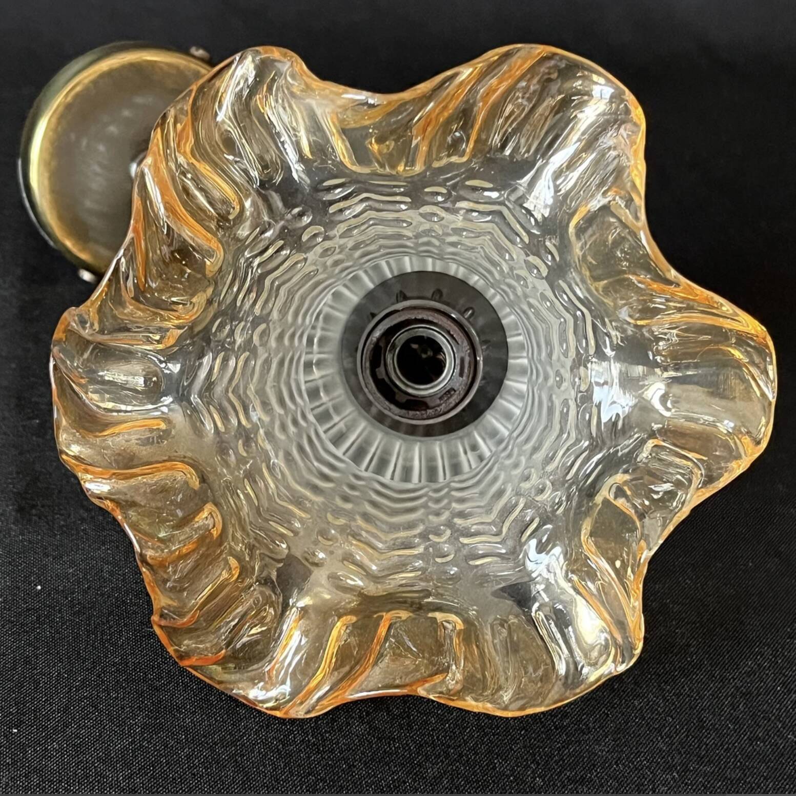 Applique murale col de cygne vintage en laiton et tulipe opaline fleur