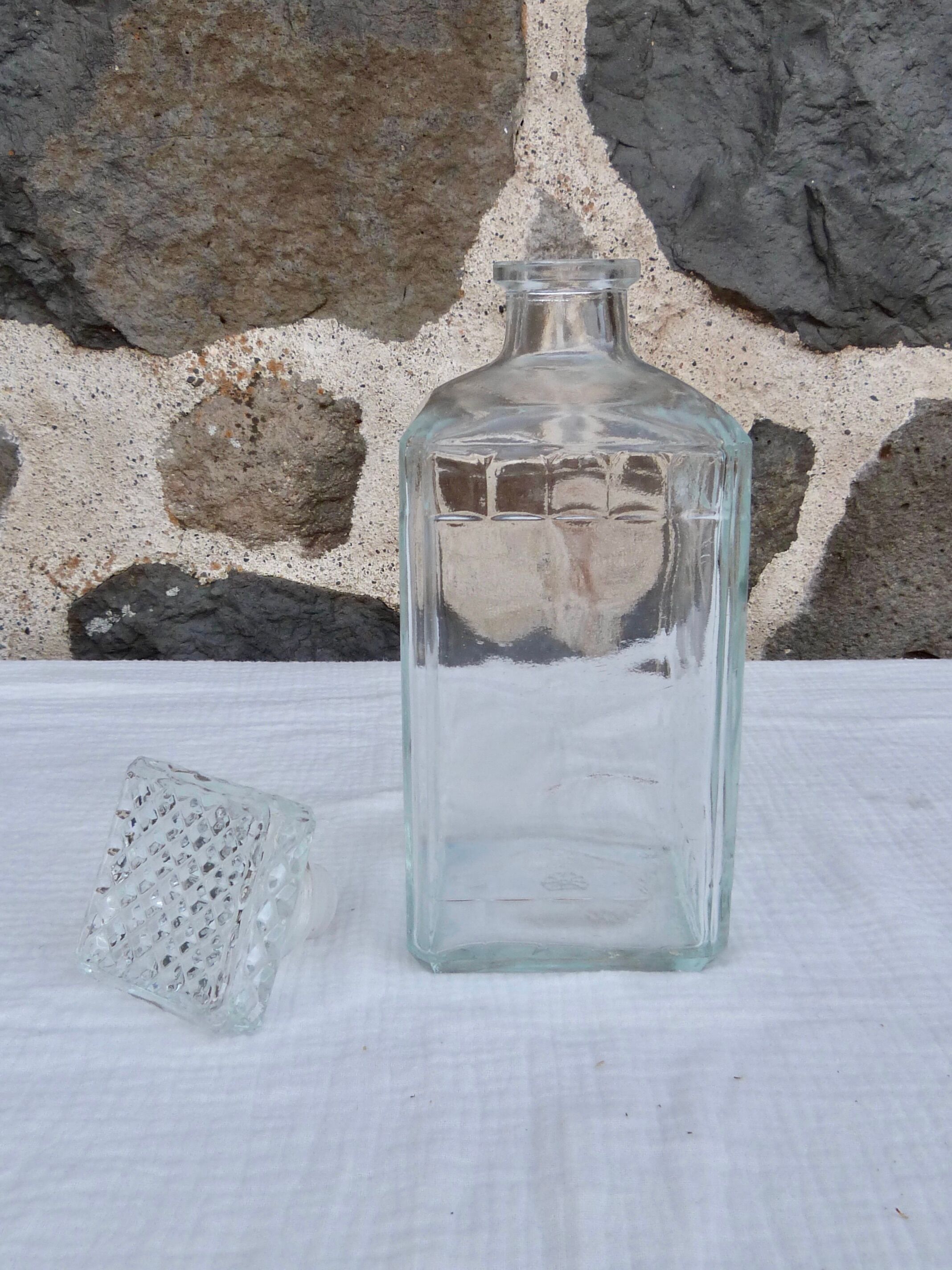 Glass whisky decanter