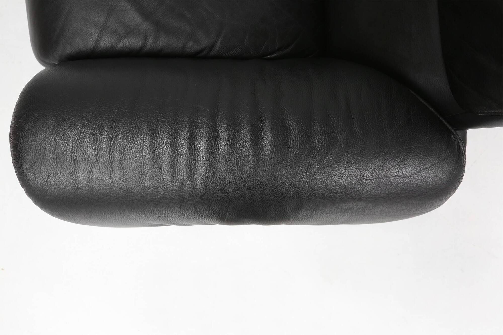 Iconic black leather DS-2011 sofa by De Sede, Switzerland ca. 1980