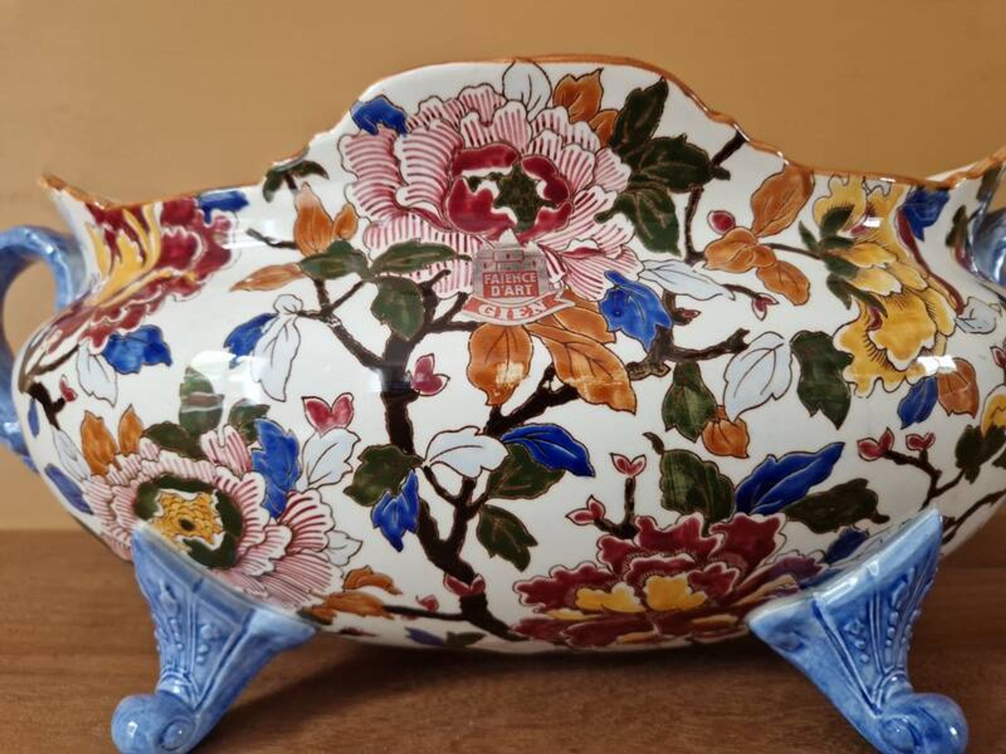 Jardinière en faïence de Gien, modèle Pivoines 1980