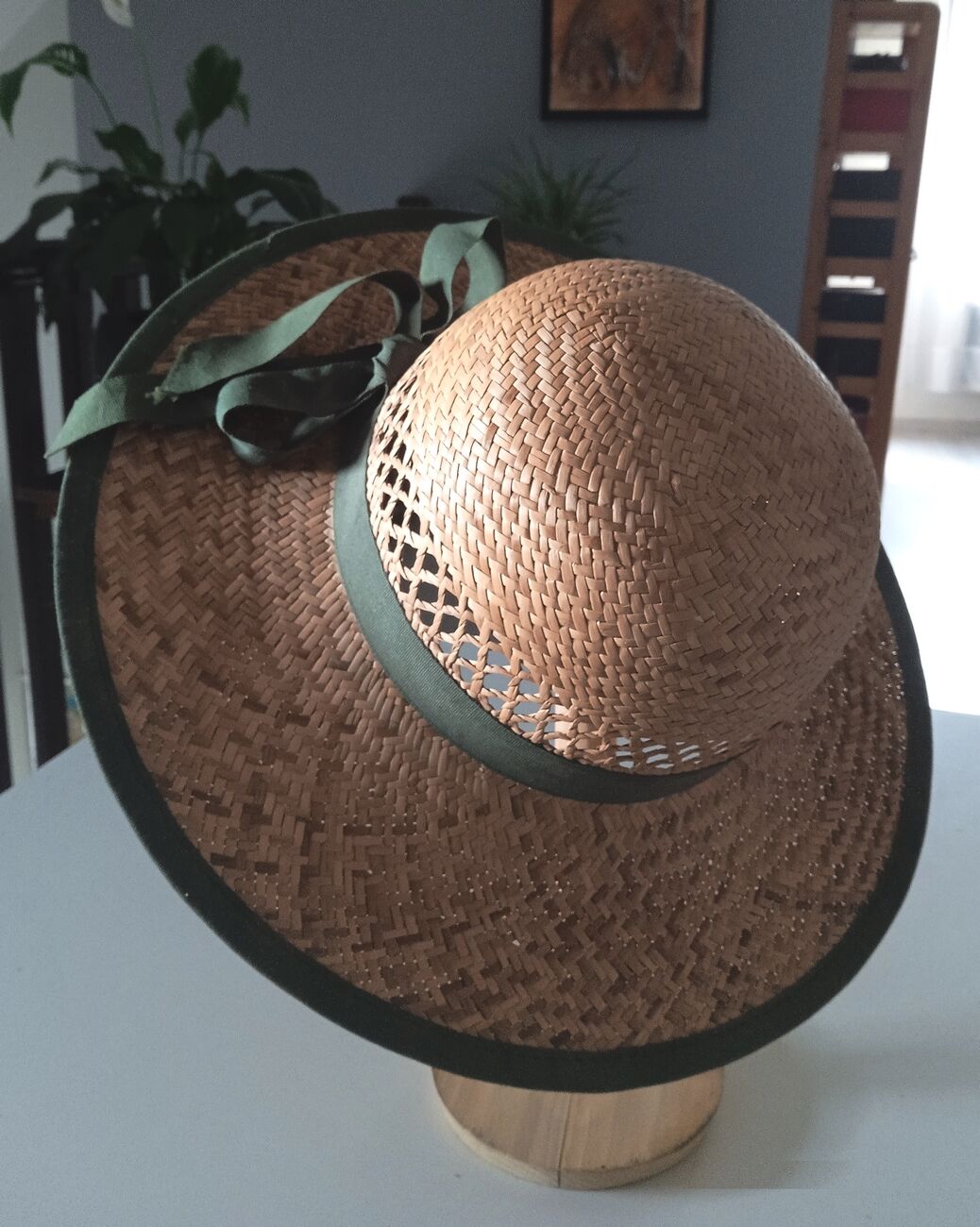 Women's straw hat Chic dress style. Hand-braided natural straw.