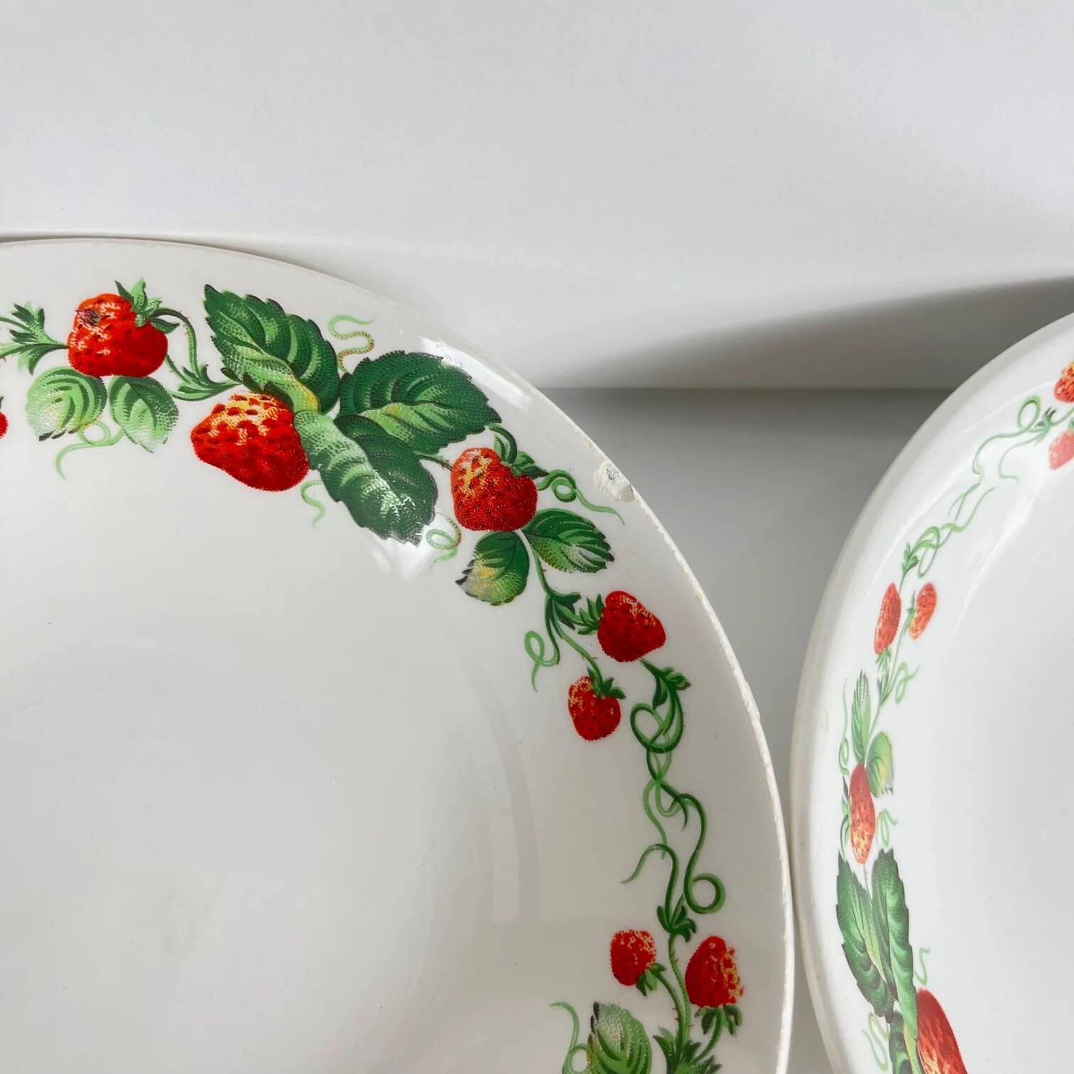 5 "Strawberry" ceramic bowls/dishes
