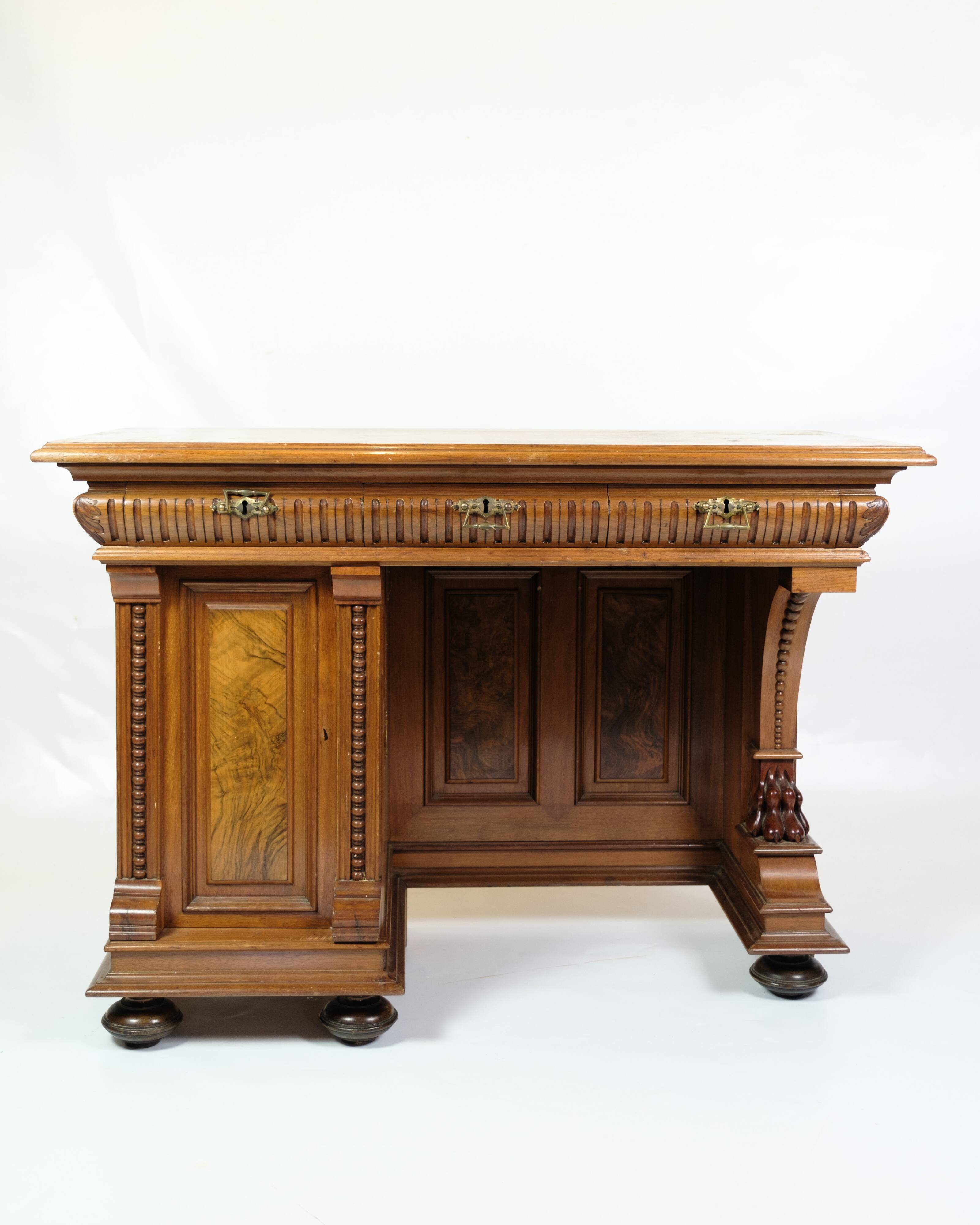 Bureau ancien avec petit meuble en noyer des années 1860