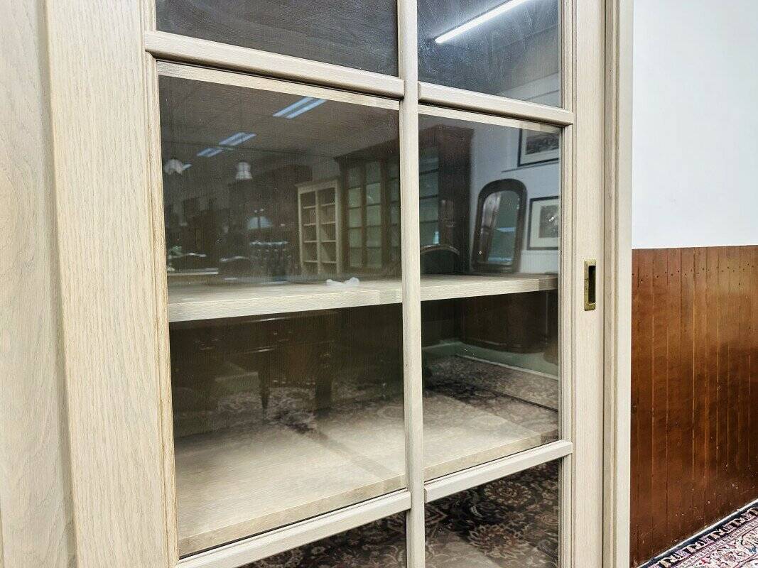 Country Classic oak Bookcase with sliding doors