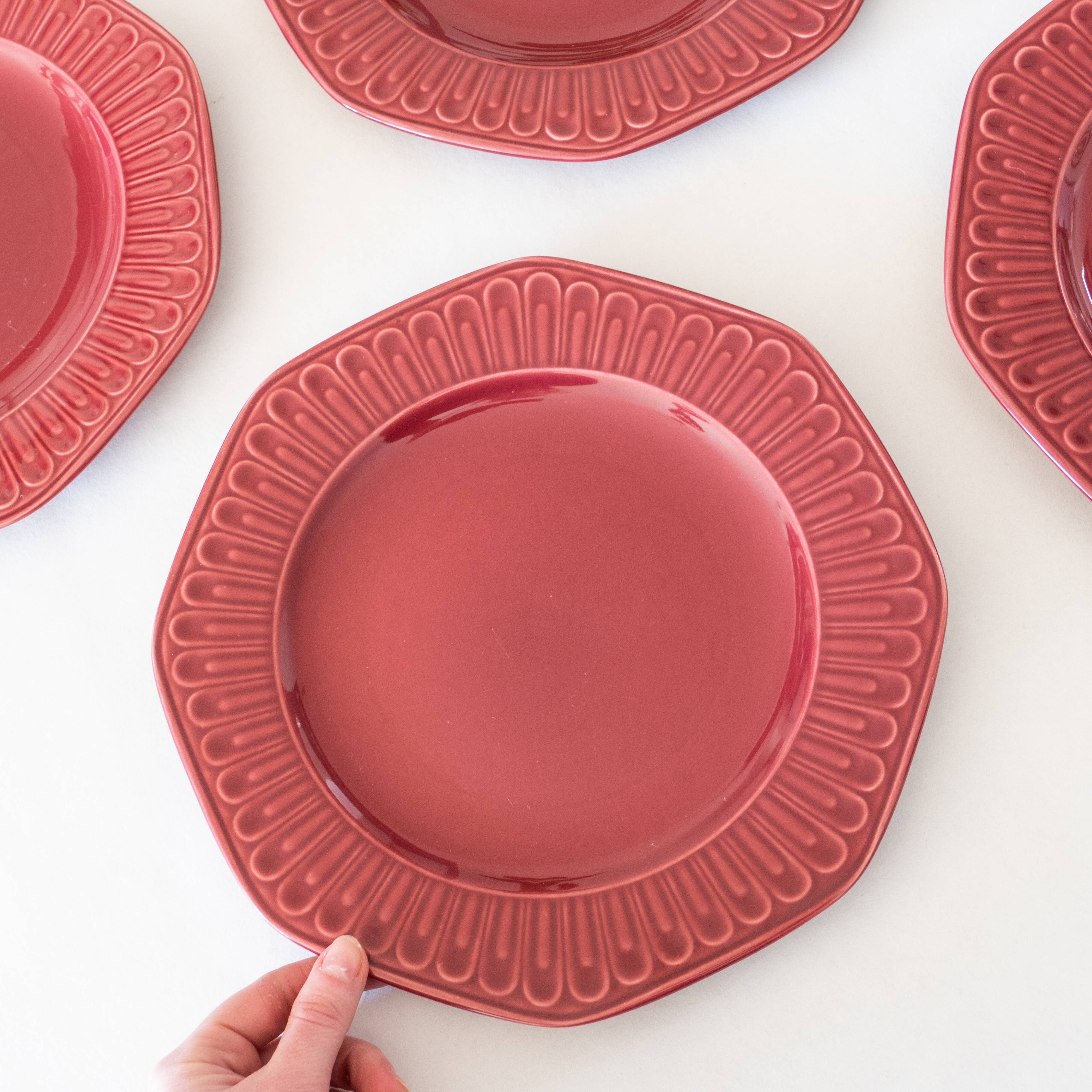4 flat plates red ruby relief Art Decoo